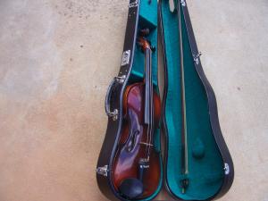 BEGINNERS VIOLIN with Case Bow Strings Rosin