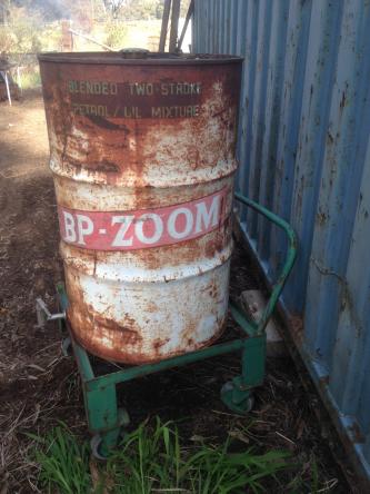 BP Zoom 44 gallon drum on stand